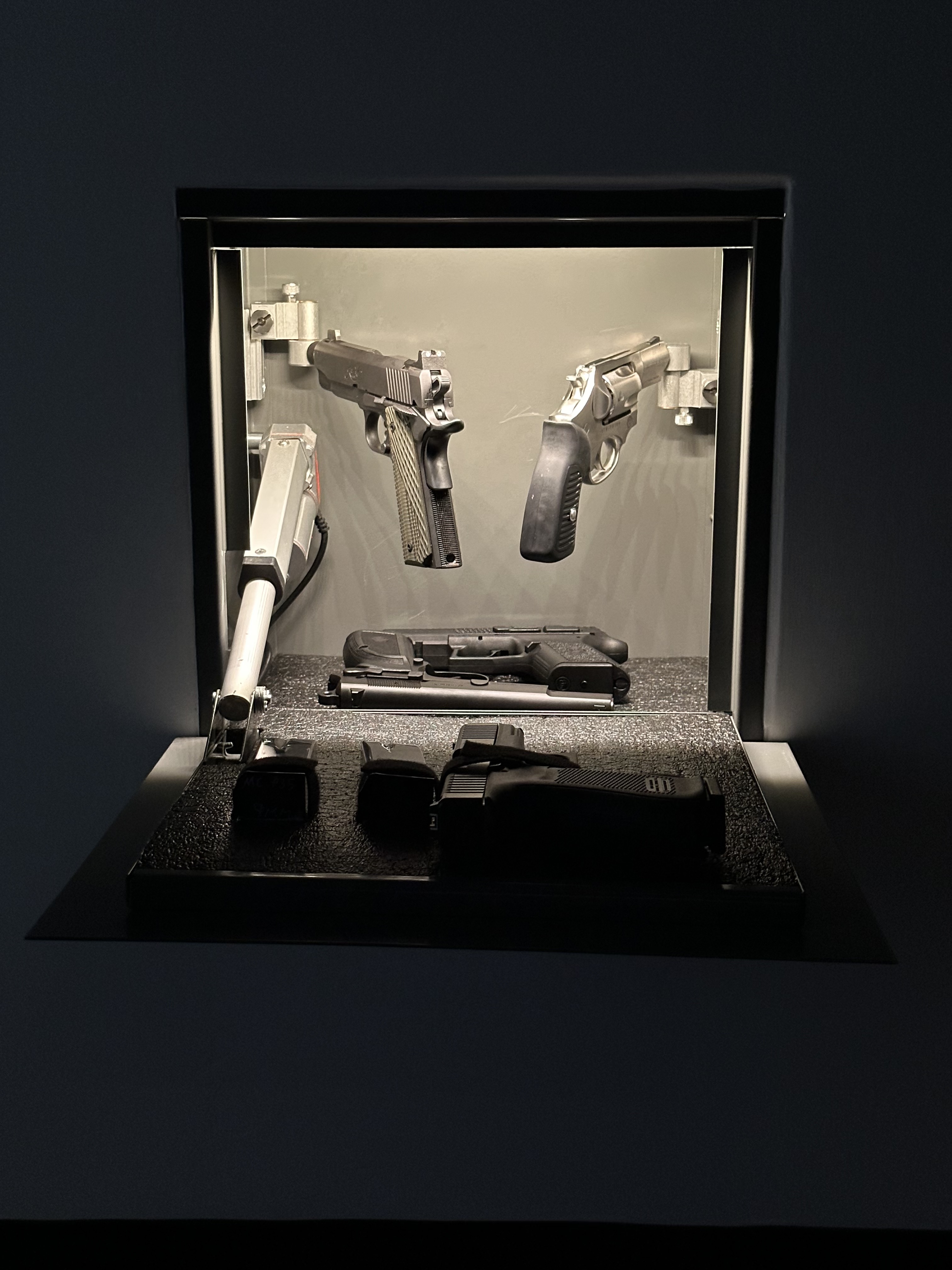 Concealed strongbox for handguns